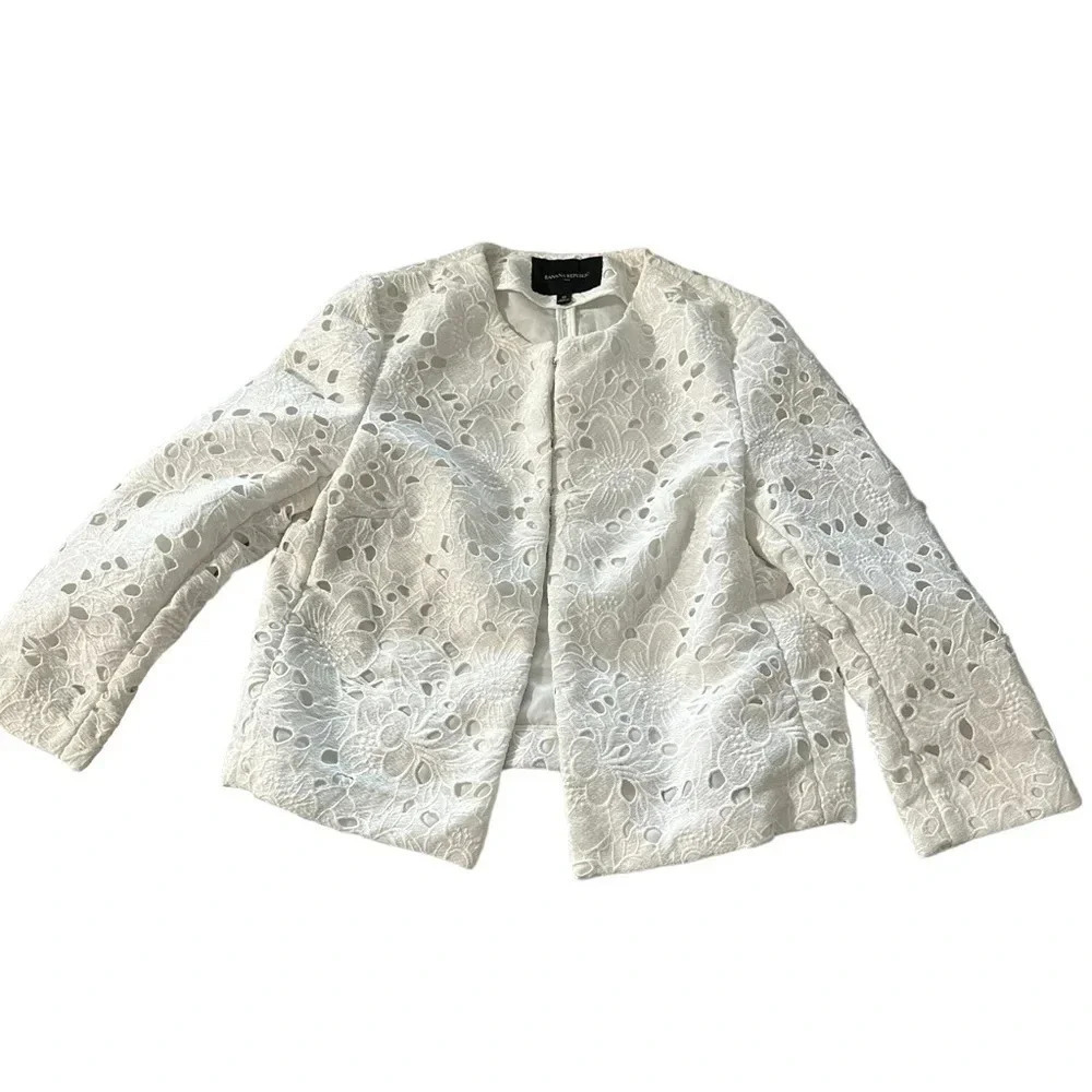 Banana Republic women's size 10 white floral lace blazer
